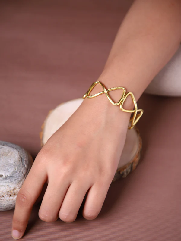 Cravat Adjustable Brass Bracelet : ABDB2017